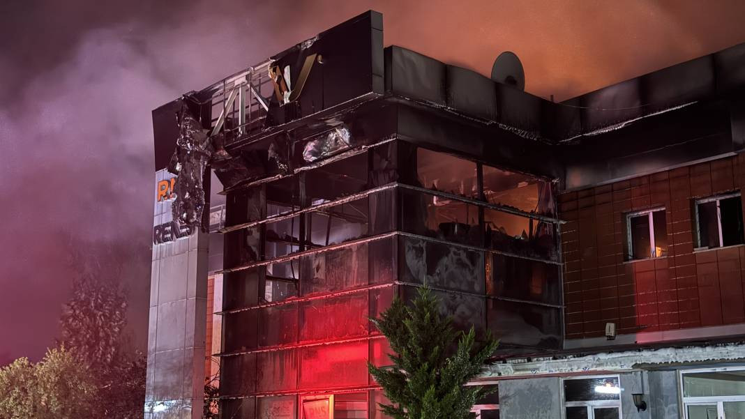 Sakarya’da kozmetik fabrikasında yangın - Resim: 19